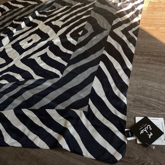 Echo Design Abstract Scarf . New. - Picture 1 of 1